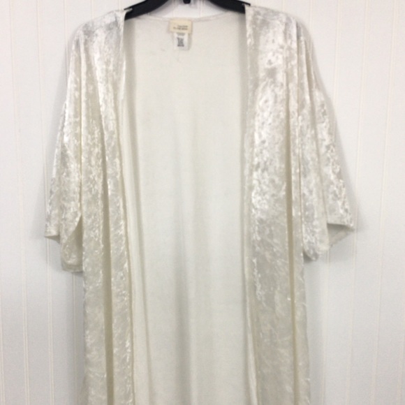 White Velvet Kimono - Picture 5 of 8